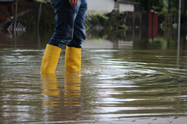 Sich gegen Hochwasser zu schützen ist schwer – gut, dass es dann den einfachen Service von REO gibt